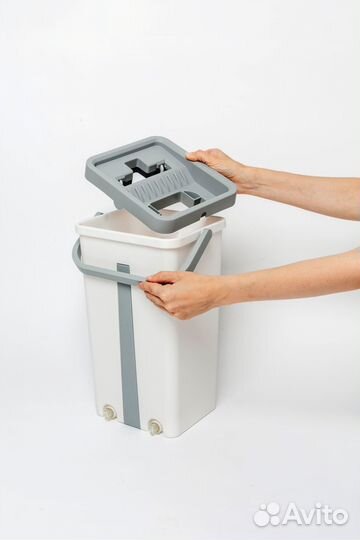 Ведро с отжимом 8 литров + швабра с насадками