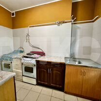 Комната 29,6 м² в 2-к., 1/2 эт., Мариуполь