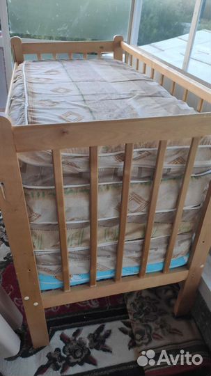 Кроватка деревянная,матрасы в подарок