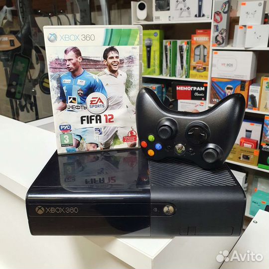 Xbox 360E 250GB + диск с футболом