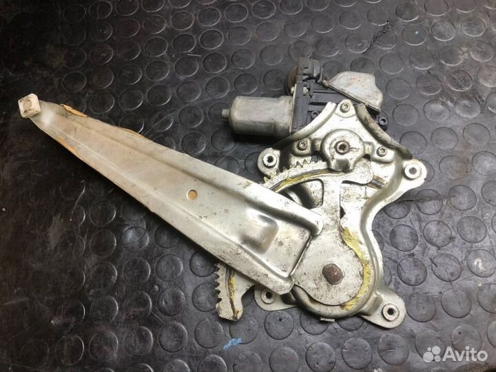 Стеклоподъемник задний левый Land Cruiser 200