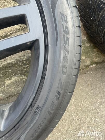 Pirelli P Zero 295/40 R21