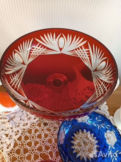 Фруктовница на ножке, рубиновое стекло