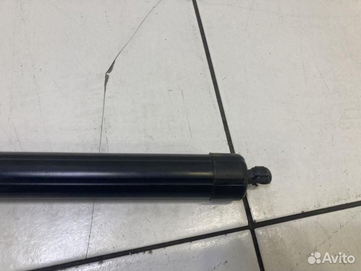 Амортизатор двери багажника Porsche Cayenne 958