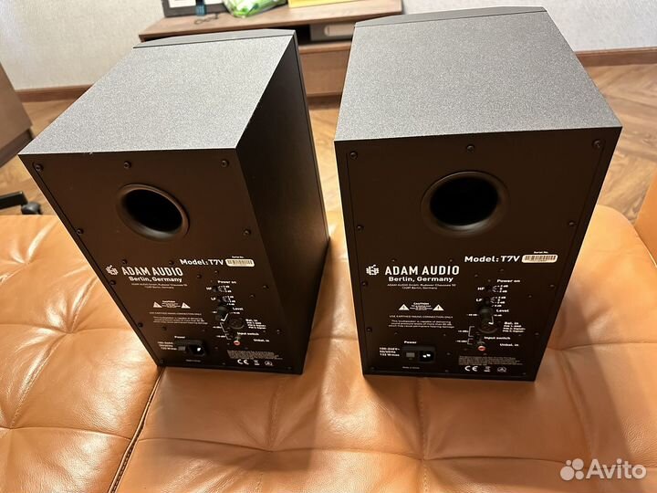 Полочная акустическая система Adam T7V