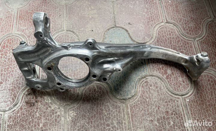 Кулак поворотный передний левый Audi A4 B8