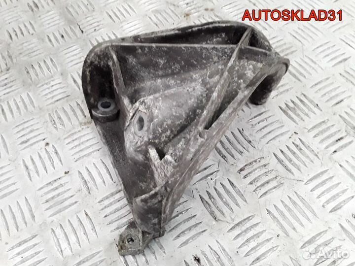 Кронштейн двигателя правый Audi A8 D2 4D0199308E