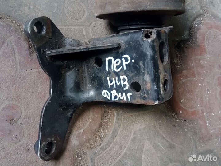 Подушка двигателя передняя нижняя Пассат б3