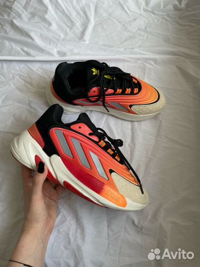 Кроссовки adidas ozelia r2