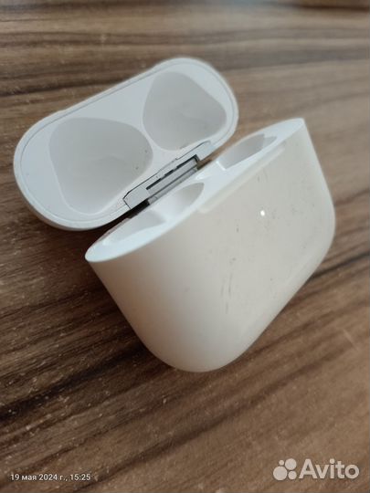 Зарядный кейс для Apple AirPods 3