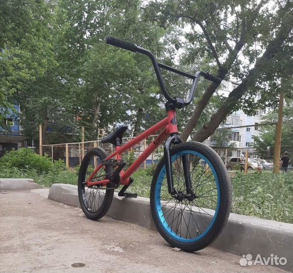 Трюковой велосипед BMX