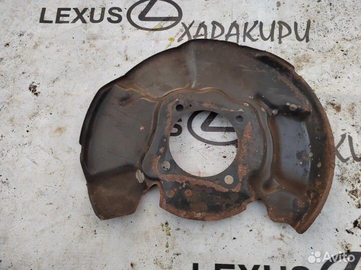 Пыльник тормозного диска передний левый Toyota