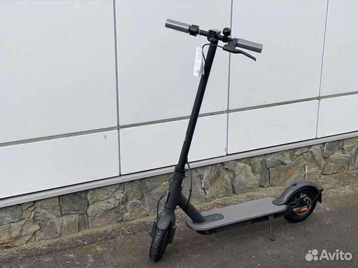Электросамокат Xiaomi Mi Electric Scooter Essentia