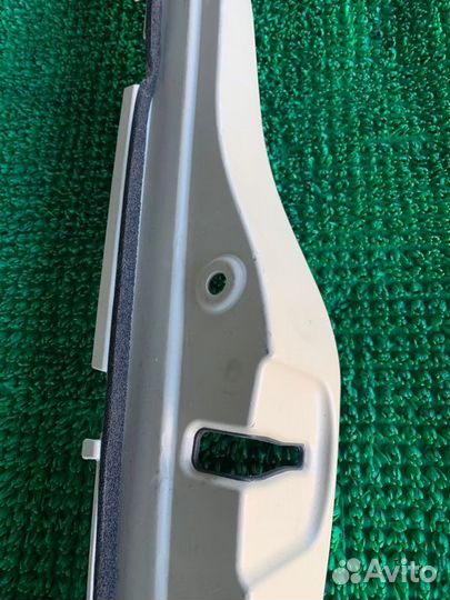 Обшивка двери лев. перед. Lexus Lx570