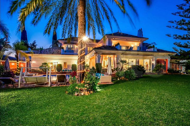 Дом 710 м² на участке 35 сот.