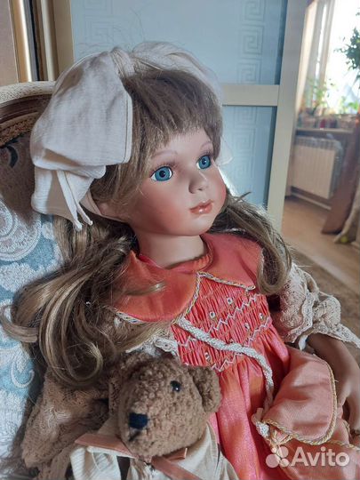 Кукла фарфоровая Remeco коллекционная