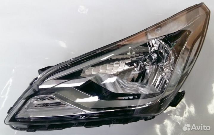 Фара передняя Hyundai Solaris 14-17 электро