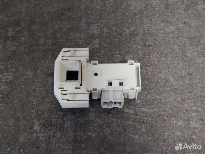 Блокировка люка стиральной машины Bosch 610147