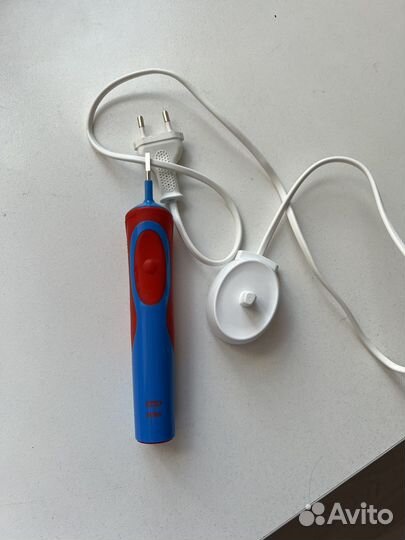 Электрическая зубная щетка детская