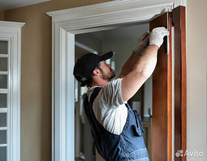 Монтажник межкомнатных дверей