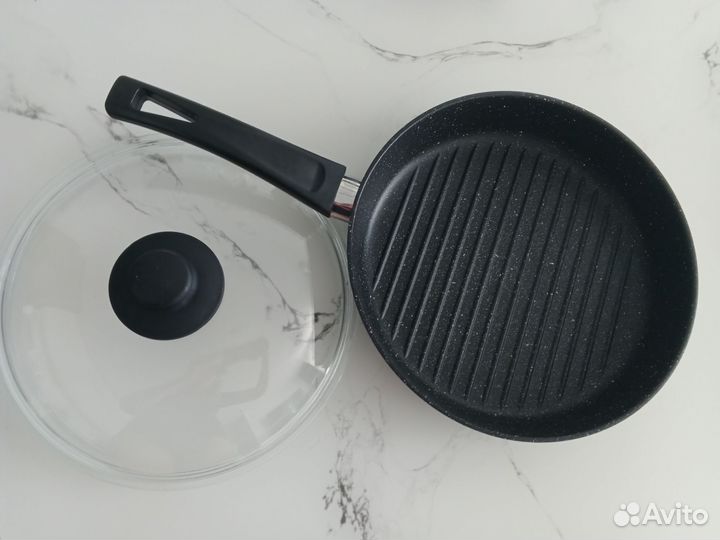 Сковорода гриль с крышкой (новая)