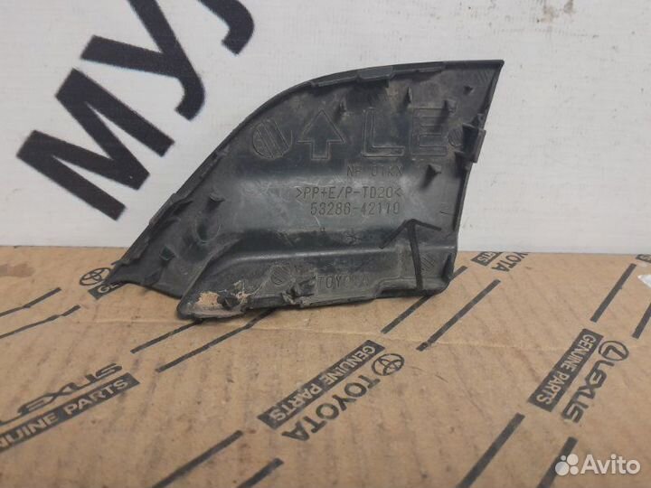 Заглушка буксировочного крюка передняя левая