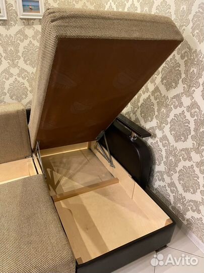 Диван, стол, стулья