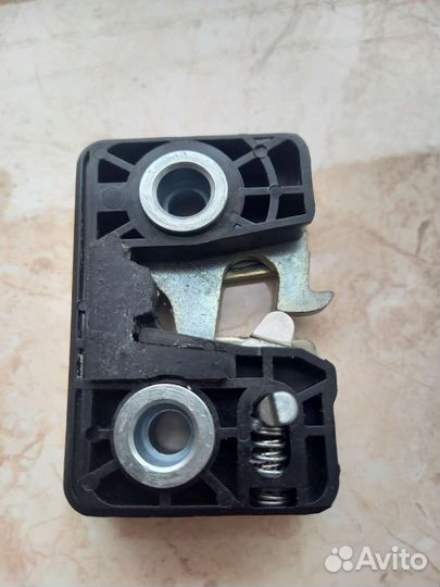 Дверные замки(наружные)ваз 2110