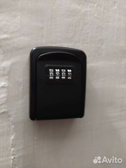 Ключница настенная металлическая