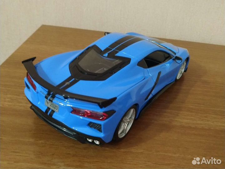 Машина Maisto 1/18