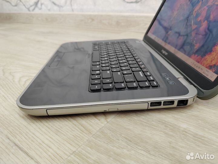 Ноутбук dell Intel core i7/2 видеокарты/SSD/8 озу