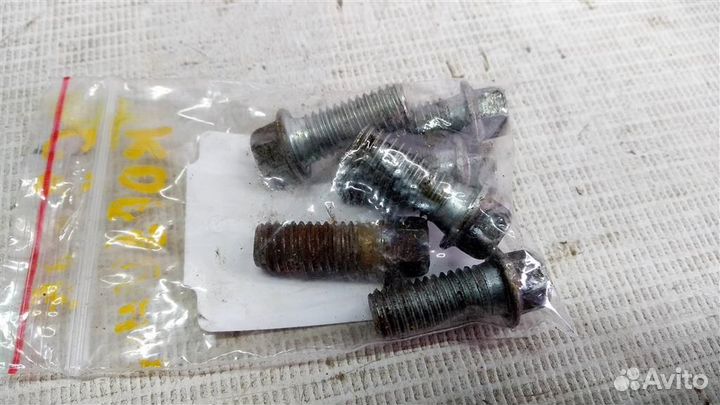 Болт корзины сцепления Audi 100 С3
