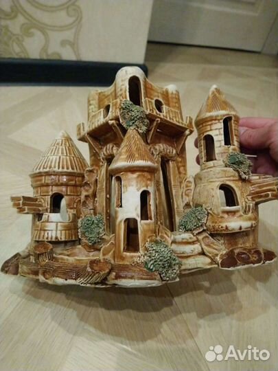 Замок в аквариум