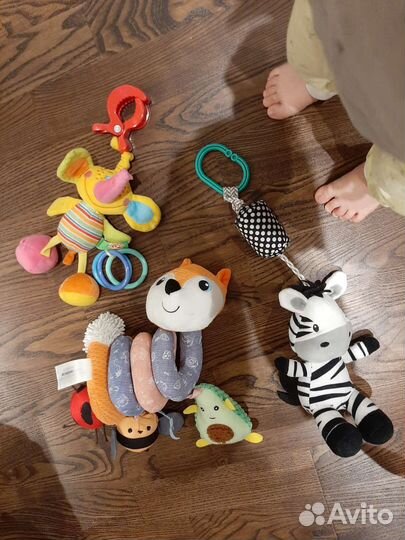 Подвесные игрушки в кроватку коляску манеж