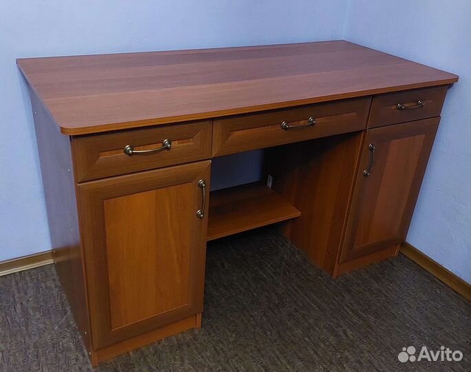 Письменный стол