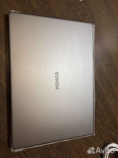 Honor MagicBook X16 2024
