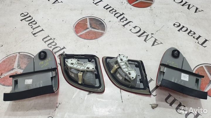 Комплект стоп сигналов на Mercedes W211