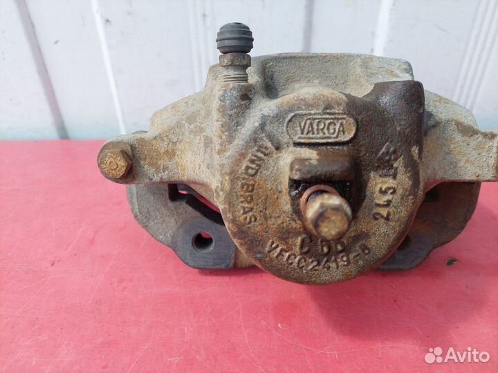 Тормозной суппорт передний Chevrolet Blazer