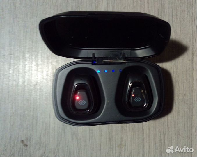 Беспроводные наушники digma TWS-01