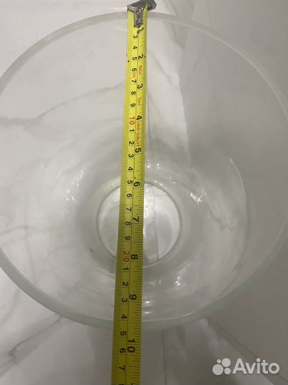 Большая стеклянная ваза