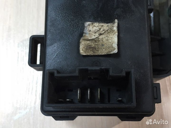 Клемма аккумулятор plus Ssangyong Rexton1