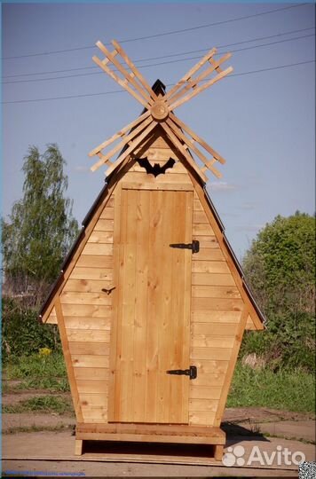 Уличный туалет деревянный