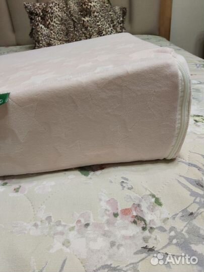 Клиновидная подушка для детей