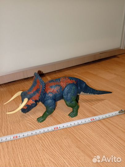 Подвижная игрушка динозавра, трицератопса