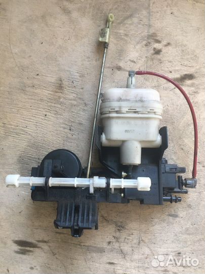 Замок крышки багажника Mercedes Benz S430L W220