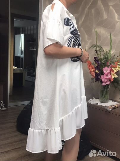 Платье белое с рисунком