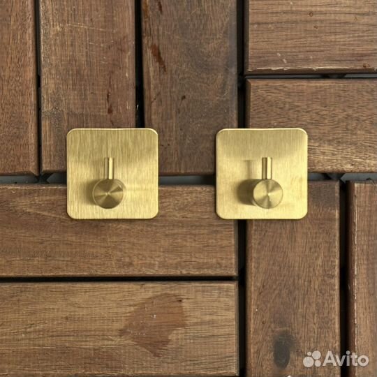 Крючок настенный самоклеющийся