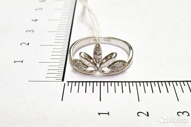 Кольцо с природным камнем Золото