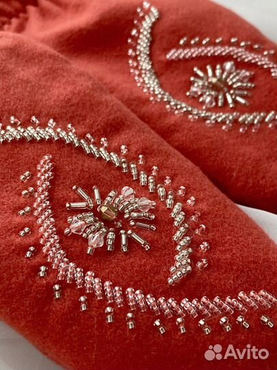 Варежки кашемировые оранжжевые с вышивкой