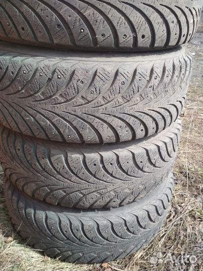 Goodyear UltraGrip 500 215/65 R16 19D